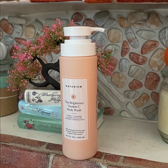 Naturium Vitamin C Body Wash - Soft Peach - Picture 1 of 7